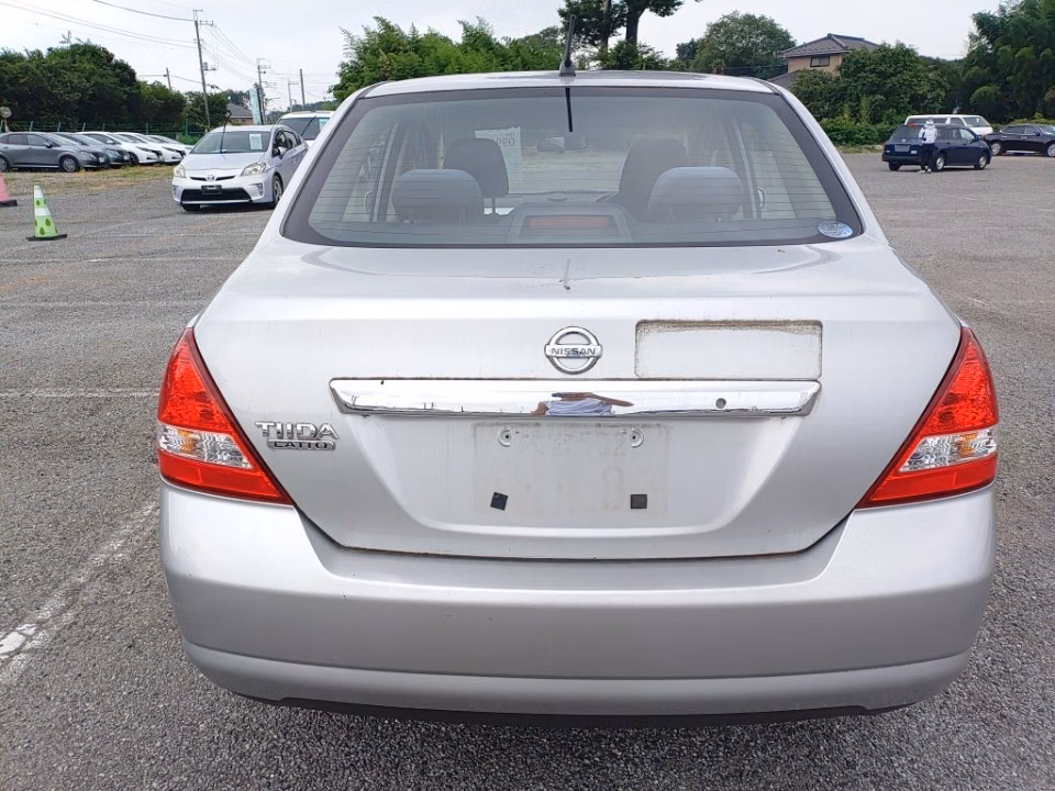 NISSAN TIIDA LATIO