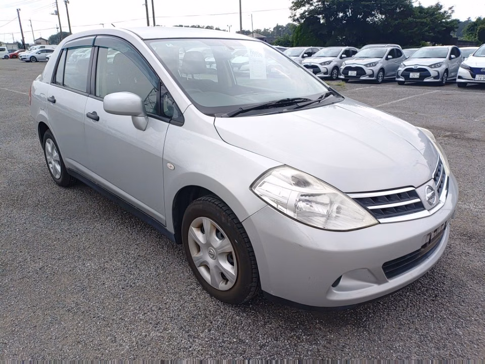 NISSAN TIIDA LATIO