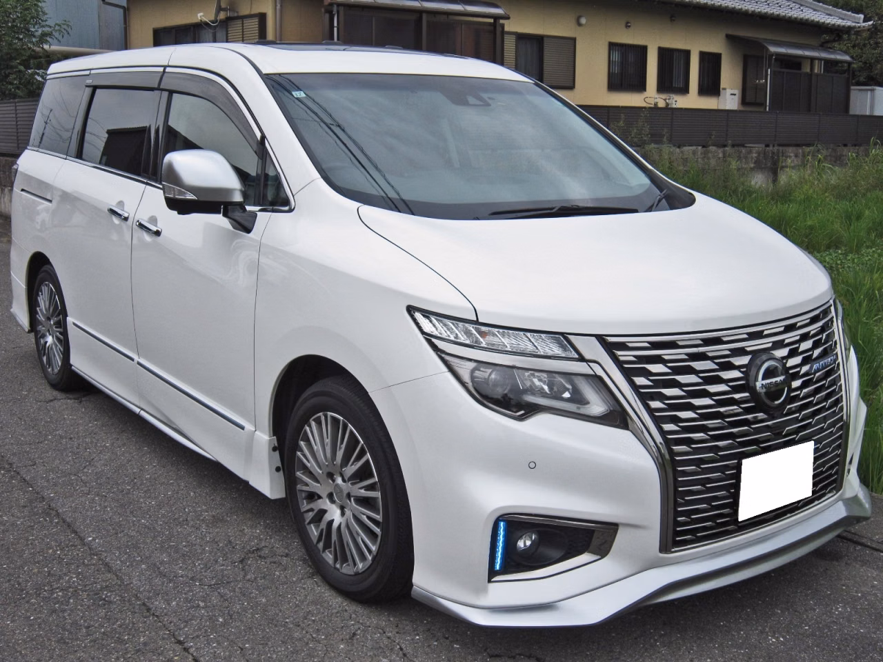 NISSAN ELGRAND