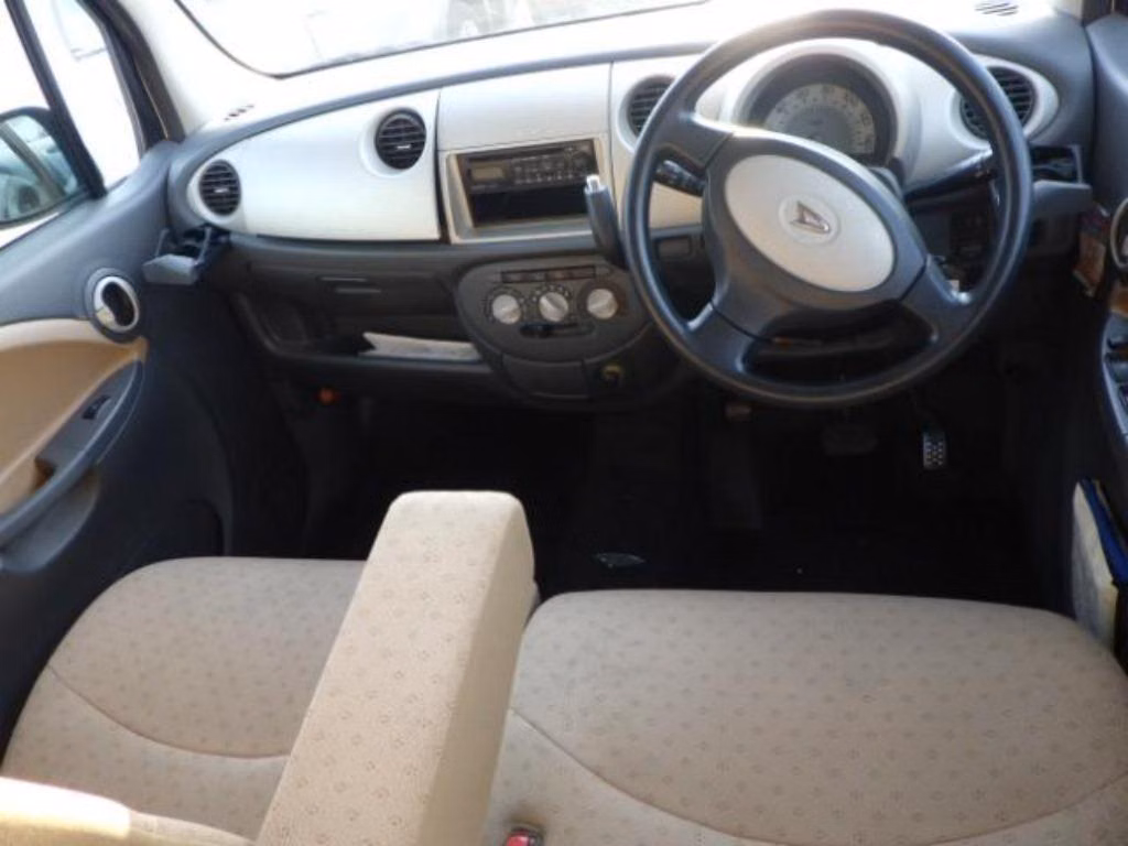 DAIHATSU MOVE LATTE