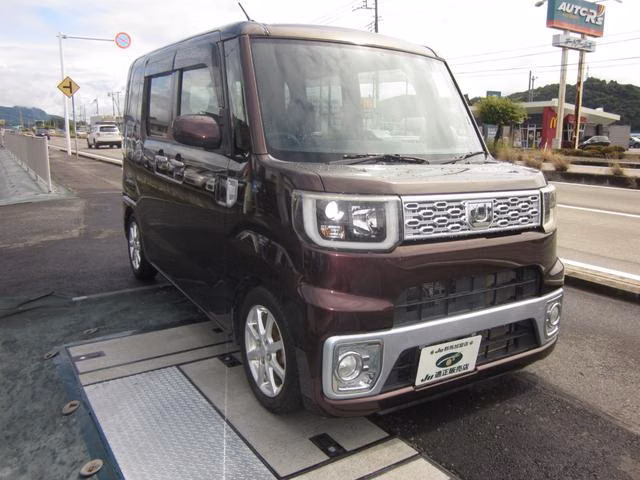 DAIHATSU WAKE