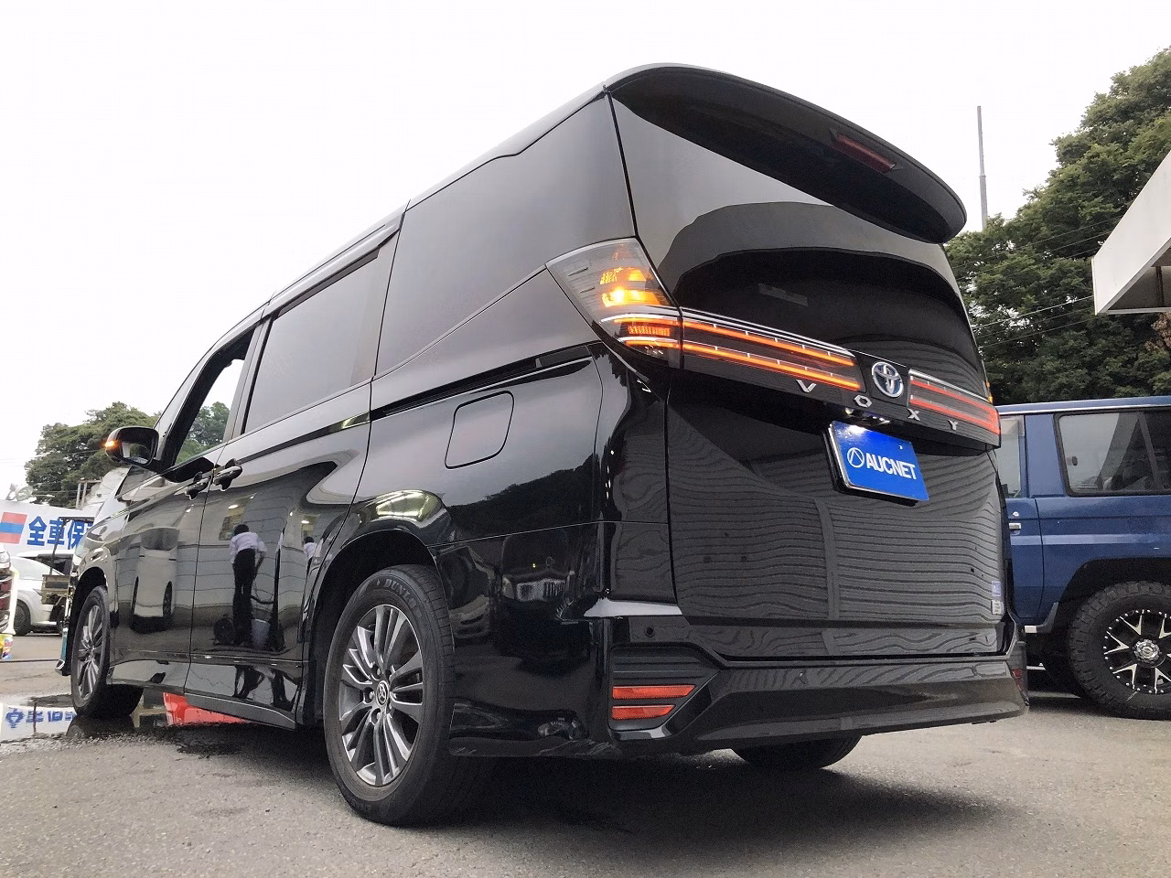 TOYOTA VOXY