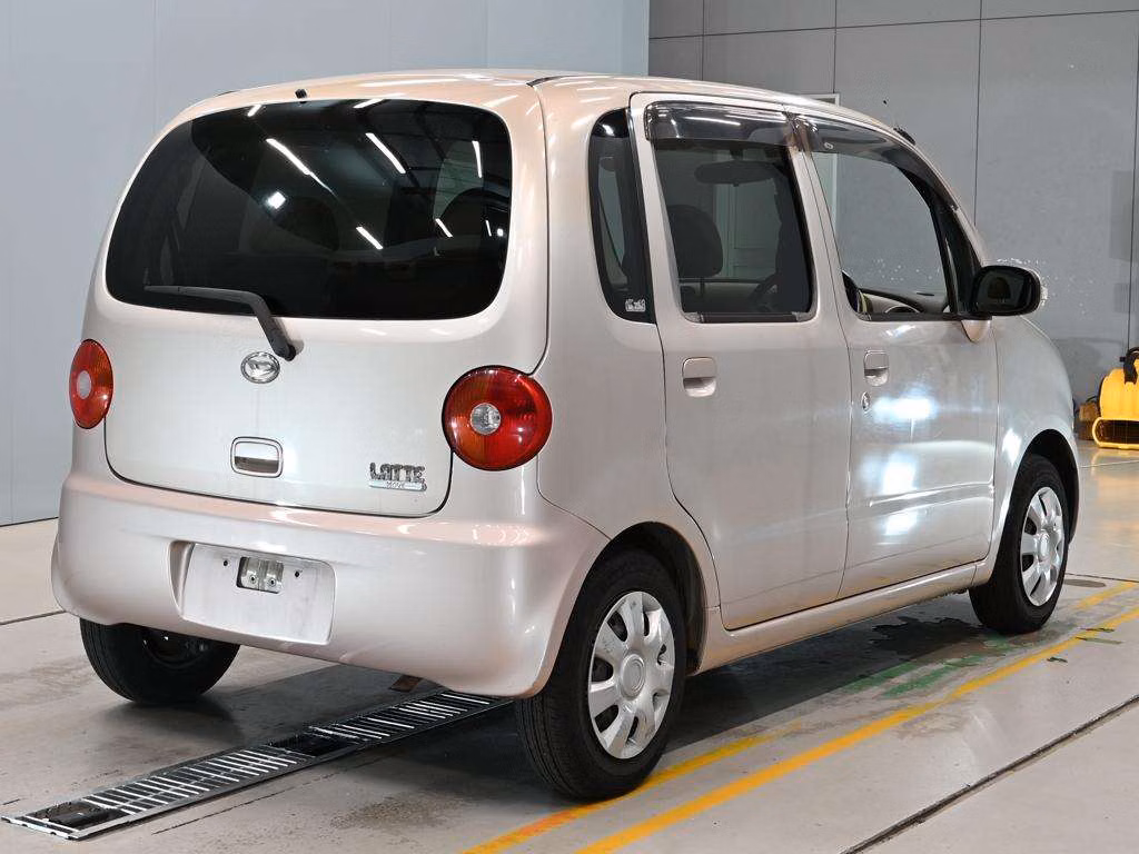 DAIHATSU MOVE LATTE