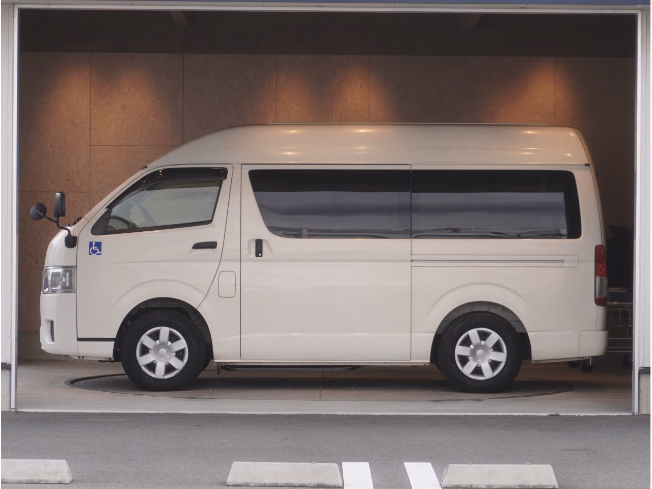 TOYOTA REGIUS ACE