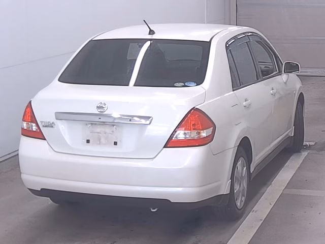 NISSAN TIIDA LATIO