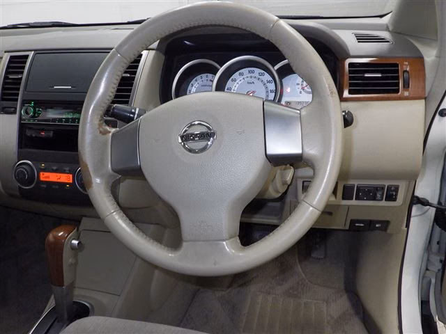 NISSAN TIIDA LATIO
