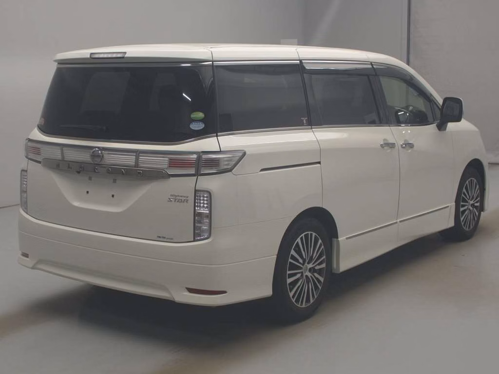 NISSAN ELGRAND