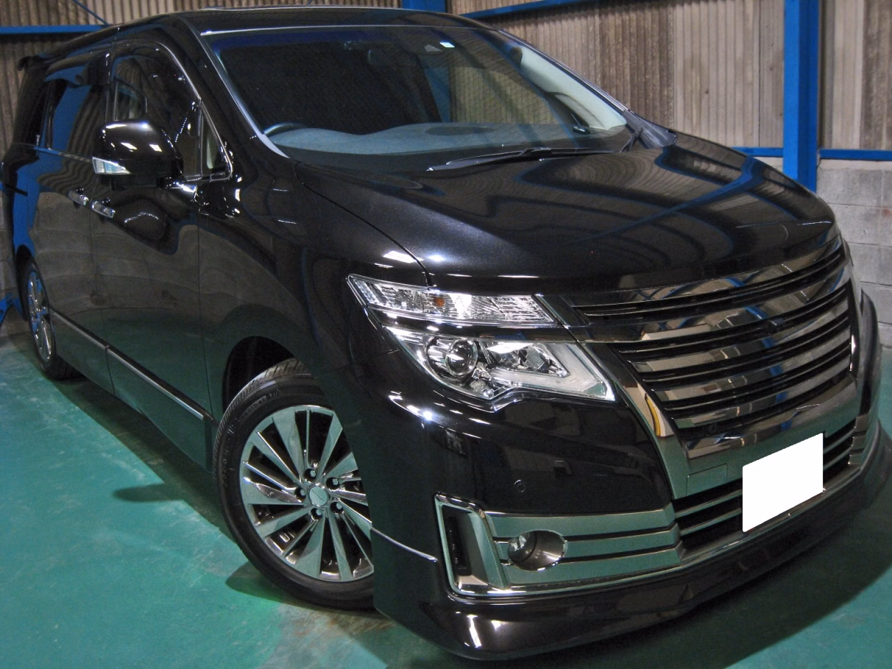 NISSAN ELGRAND