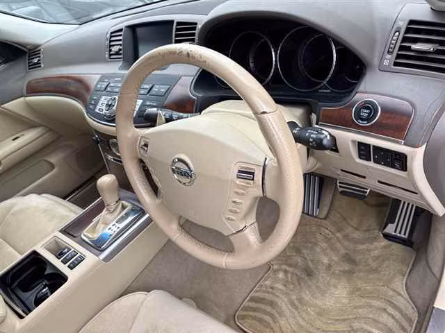 NISSAN FUGA