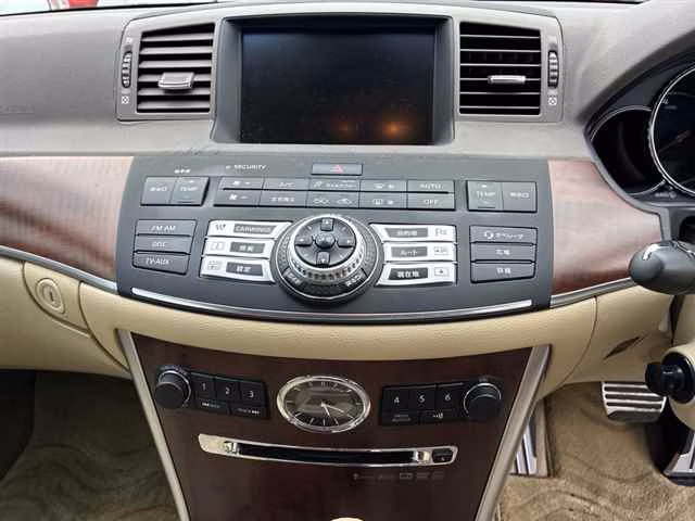 NISSAN FUGA