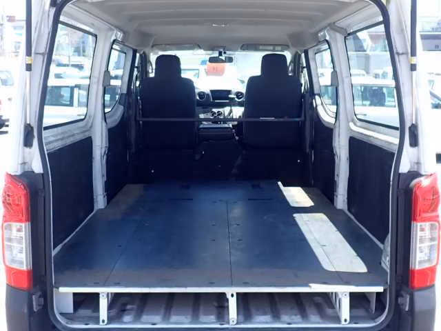 NISSAN NV350 CARAVAN
