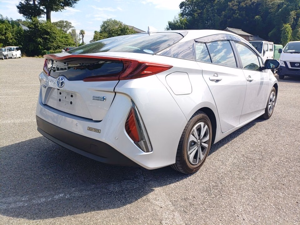 TOYOTA PRIUS PHV