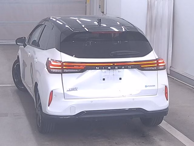 NISSAN AURA