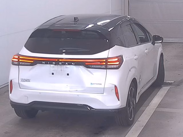 NISSAN AURA