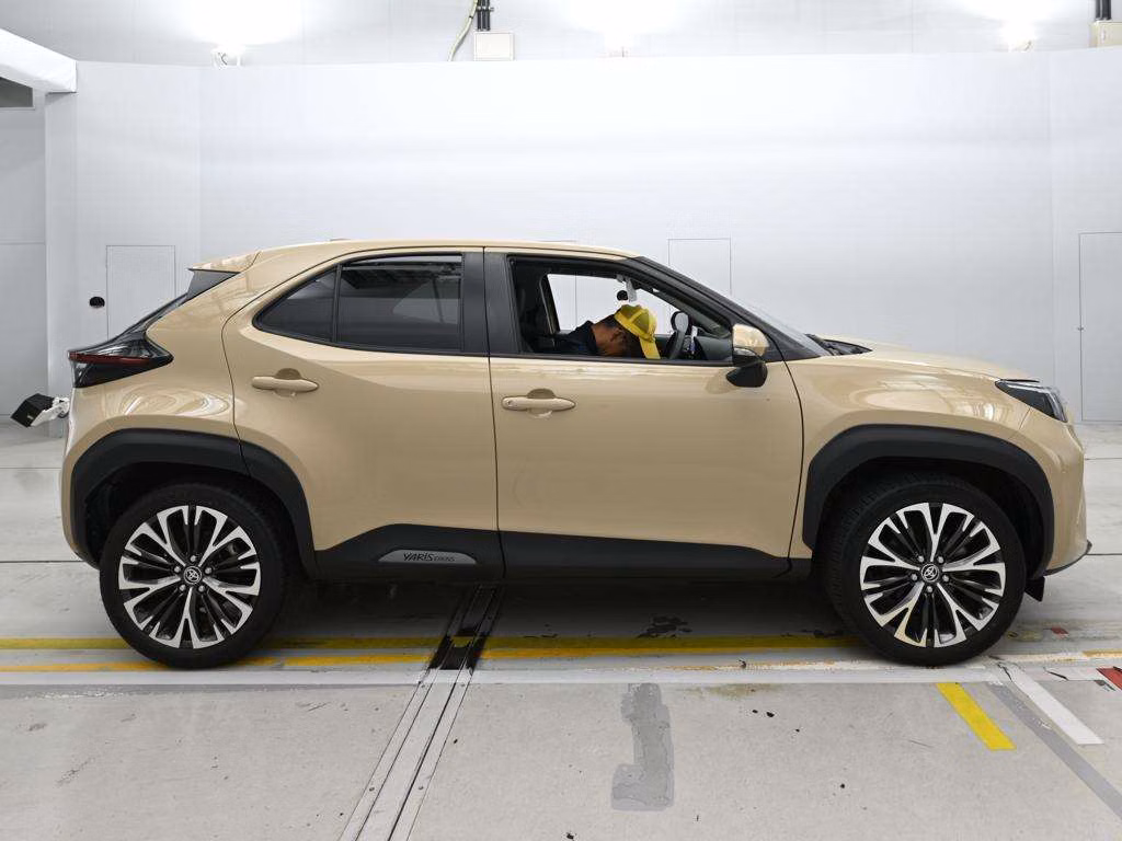 TOYOTA YARIS CROSS