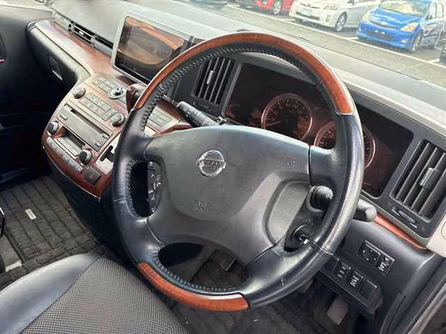 NISSAN ELGRAND