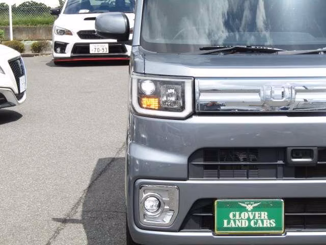 DAIHATSU WAKE