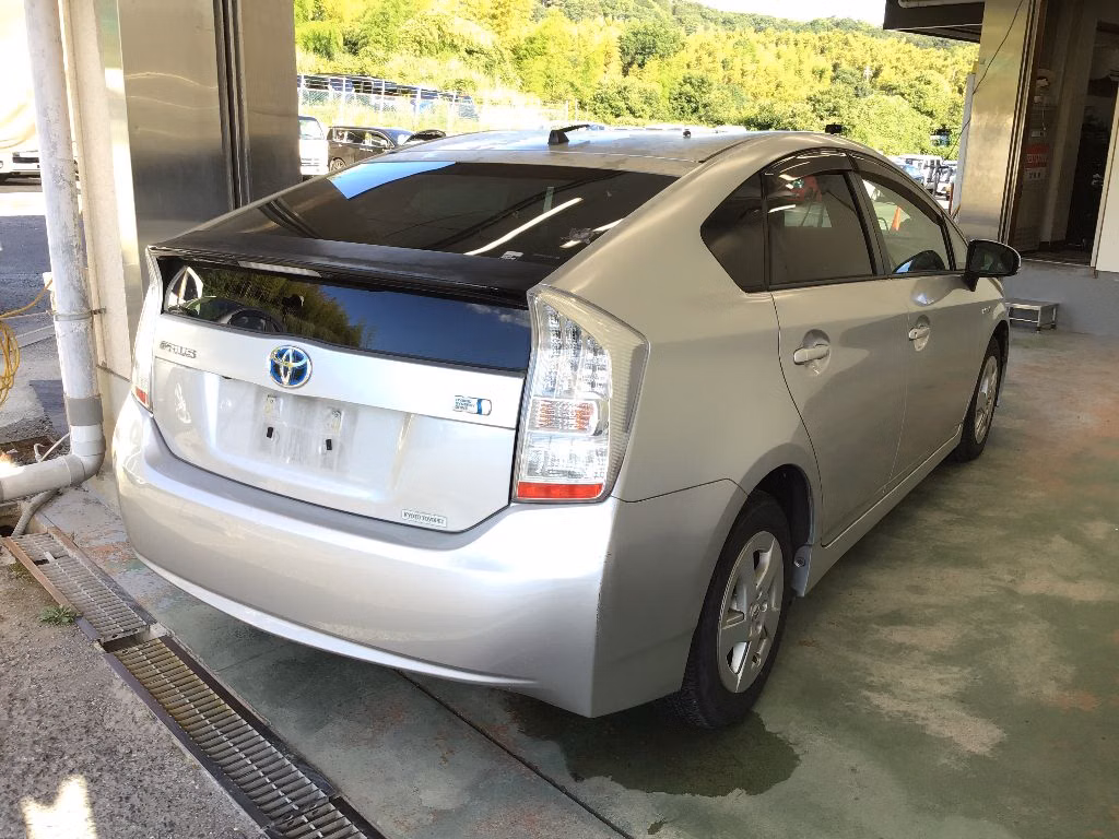 TOYOTA PRIUS