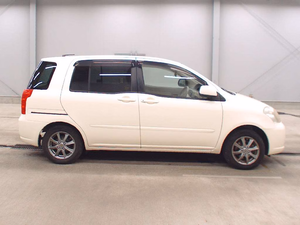 TOYOTA RAUM