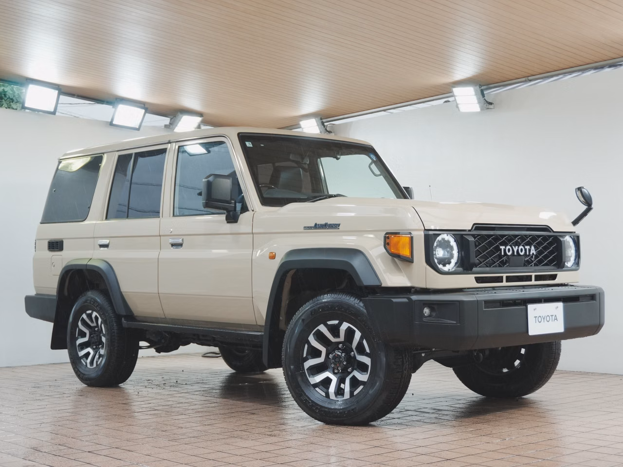TOYOTA LAND CRUISER