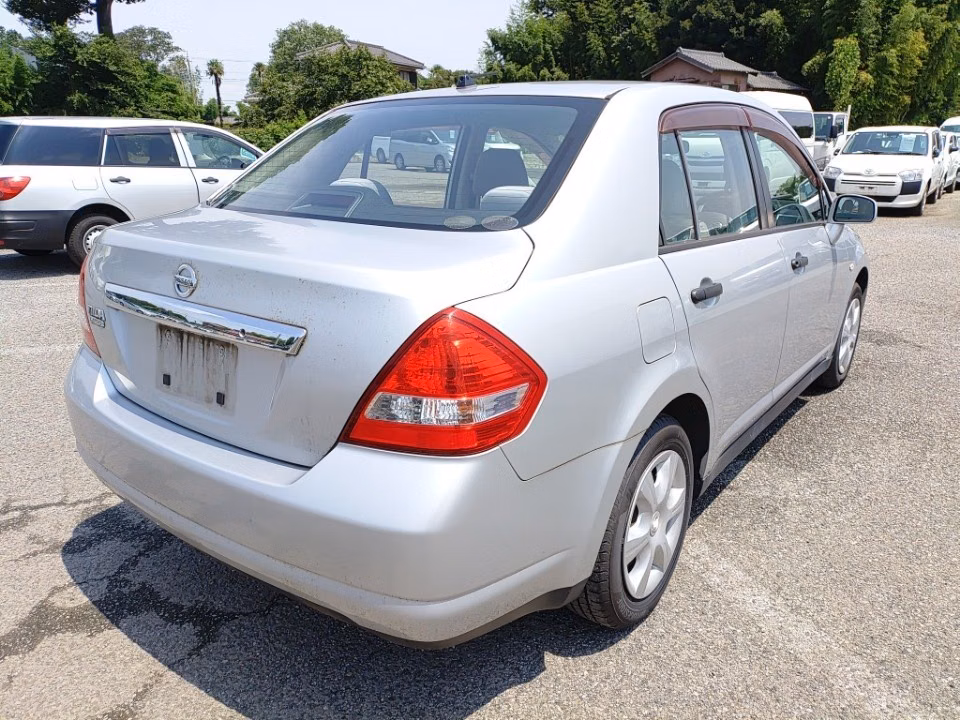 NISSAN TIIDA LATIO