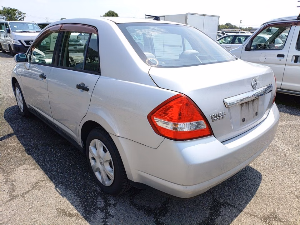 NISSAN TIIDA LATIO