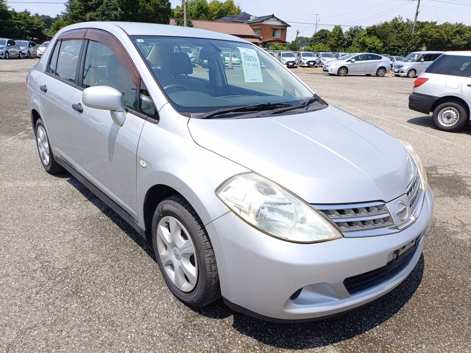 NISSAN TIIDA LATIO