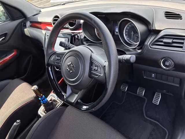 SUZUKI SWIFT