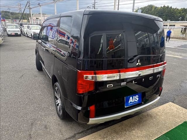 MITSUBISHI DELICA D:5