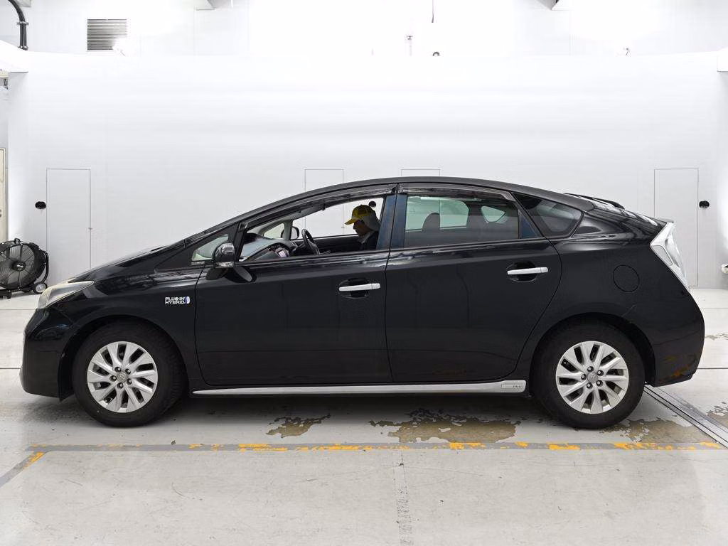 TOYOTA PRIUS PHV