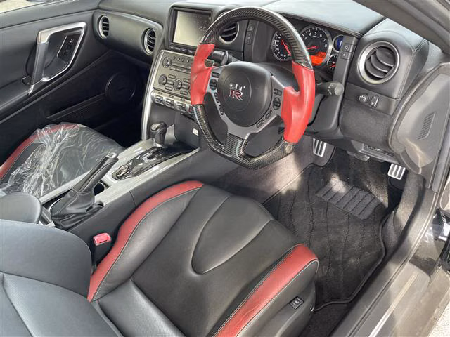 NISSAN GT-R