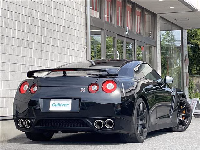 NISSAN GT-R