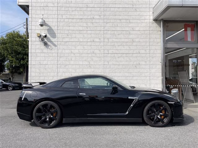 NISSAN GT-R