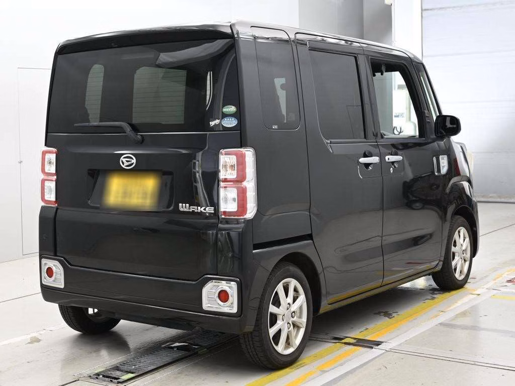 DAIHATSU WAKE