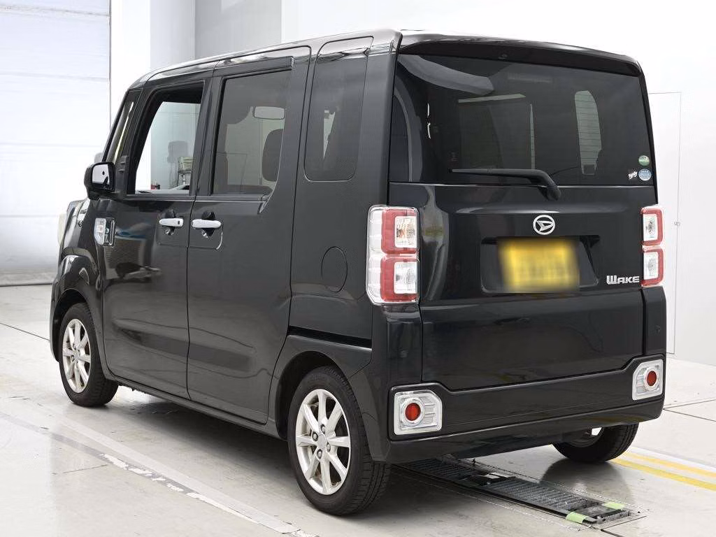 DAIHATSU WAKE
