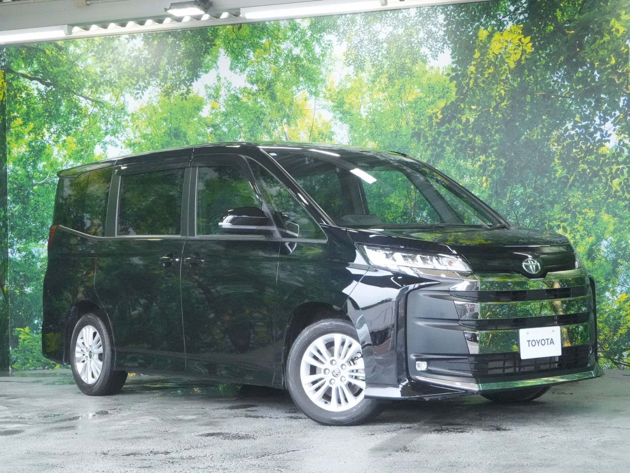 TOYOTA NOAH