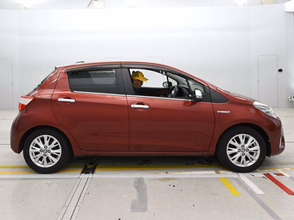 TOYOTA VITZ