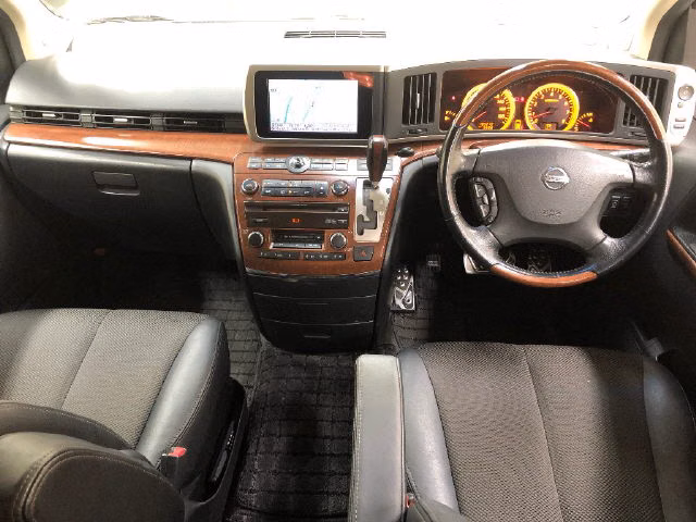 NISSAN ELGRAND