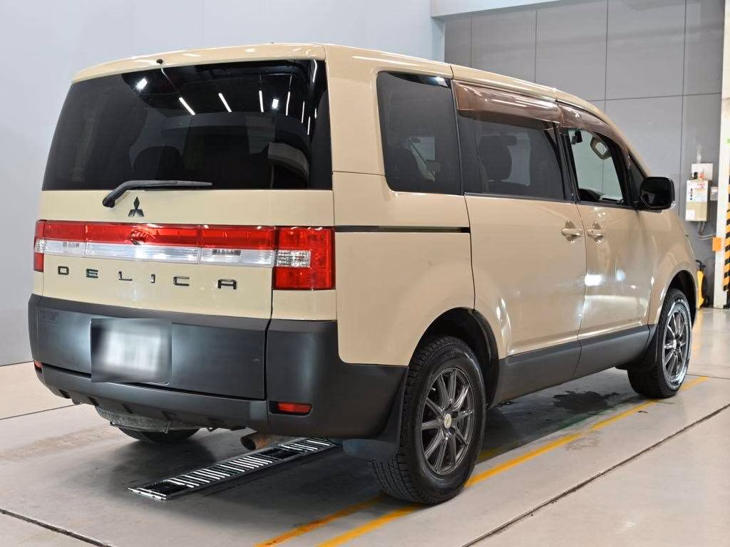 MITSUBISHI DELICA D:5