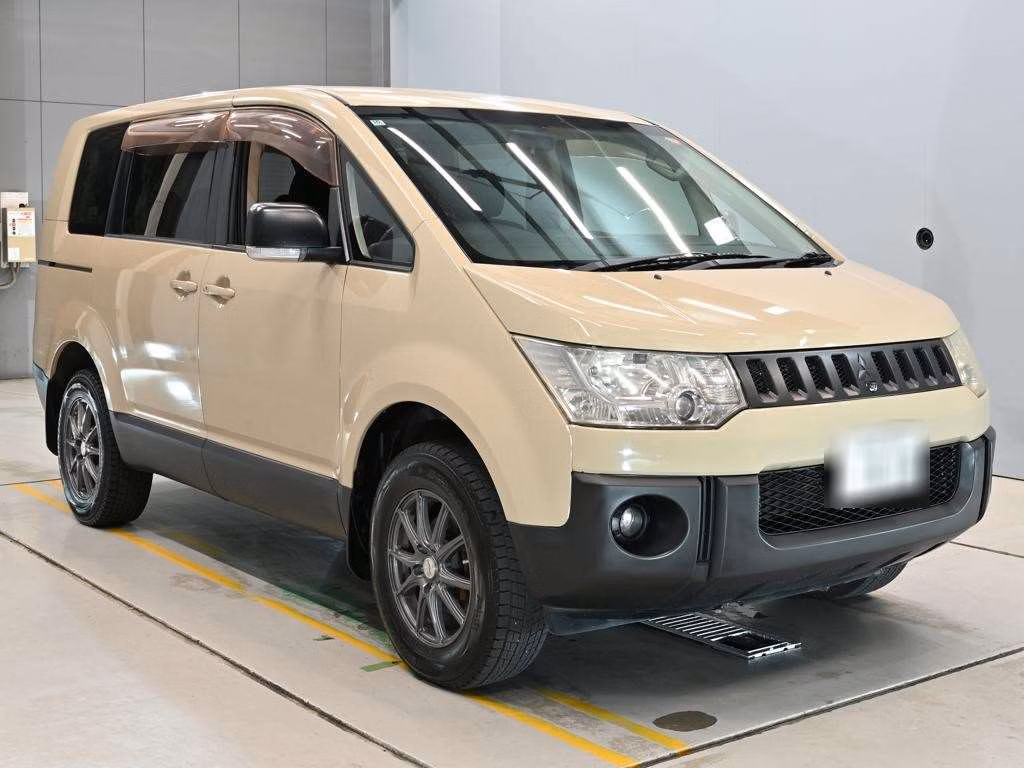MITSUBISHI DELICA D:5