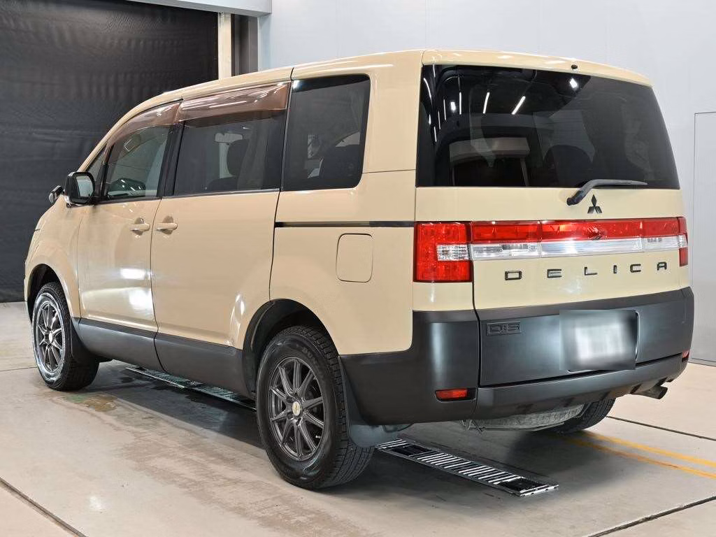 MITSUBISHI DELICA D:5