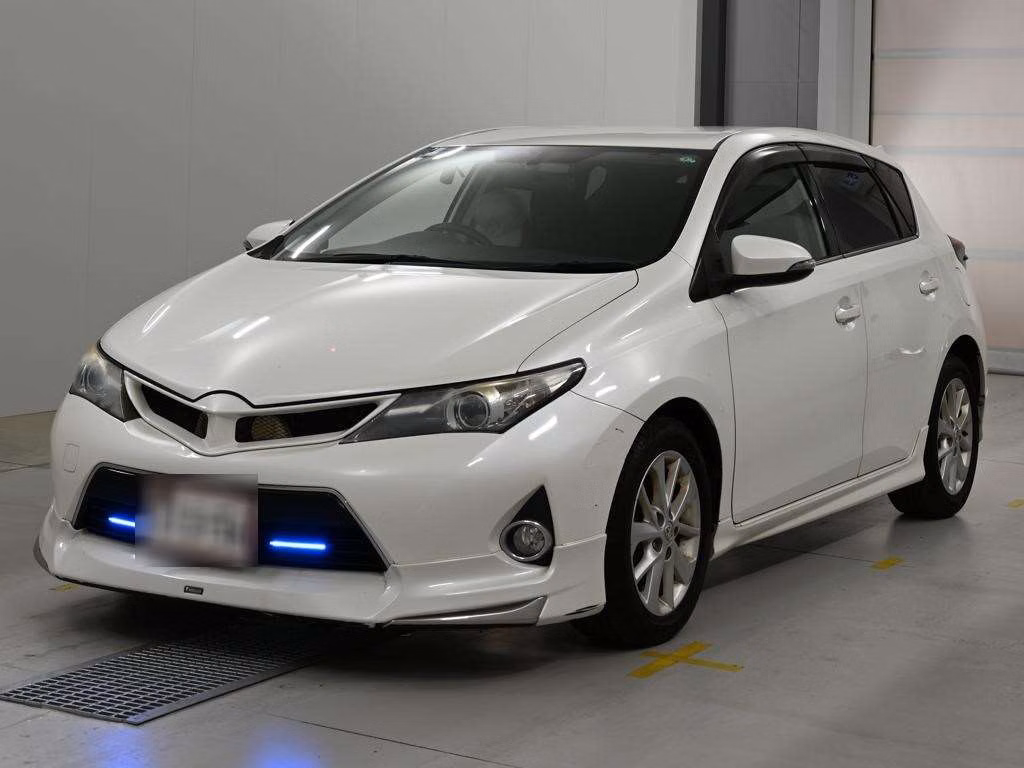 TOYOTA AURIS