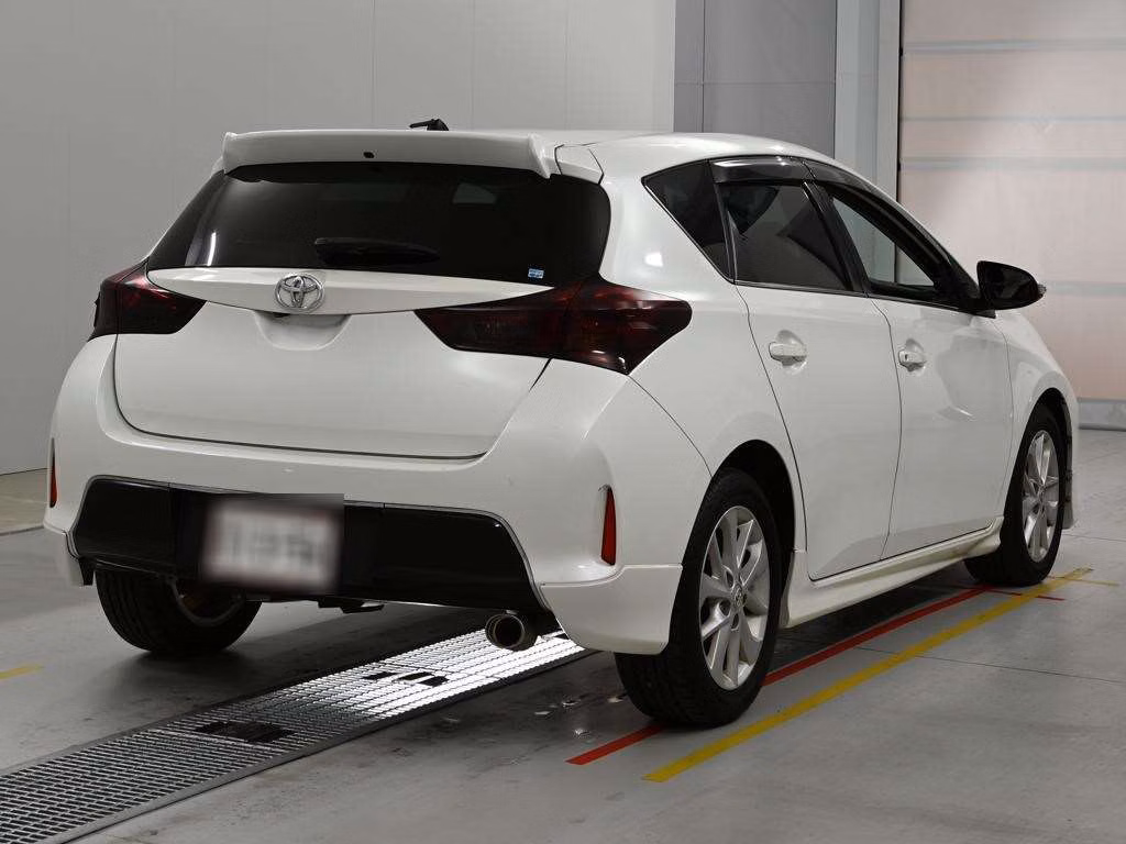 TOYOTA AURIS