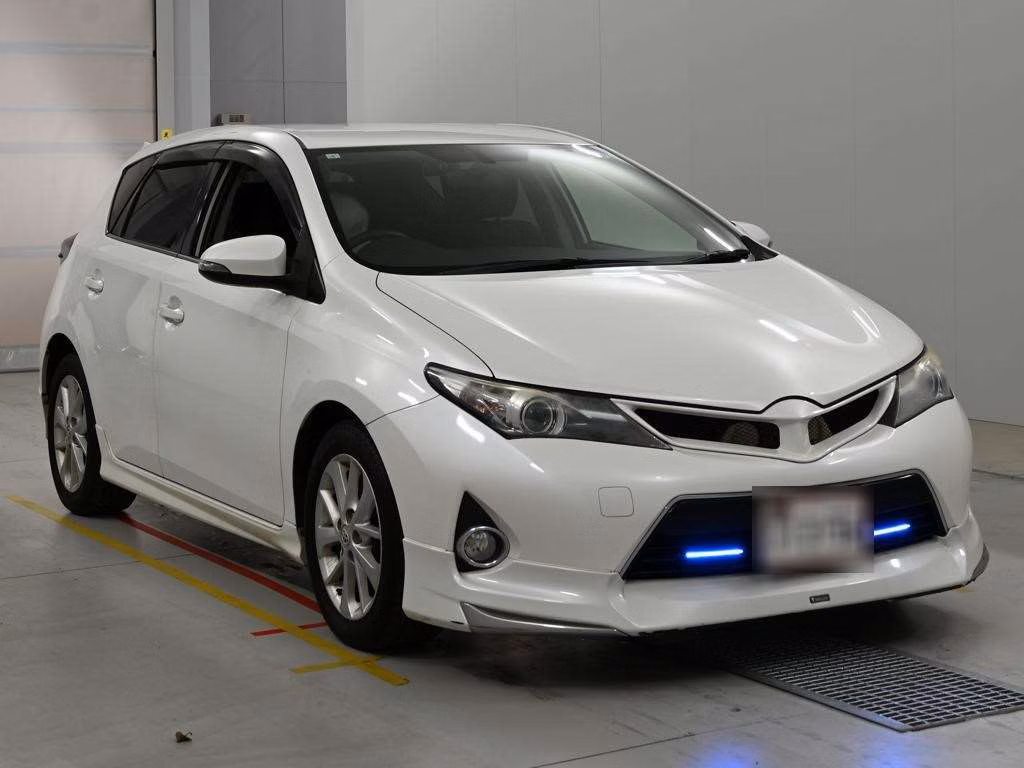 TOYOTA AURIS