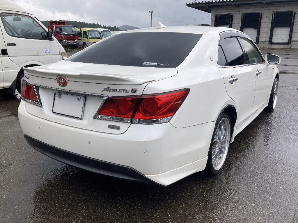 TOYOTA CROWN