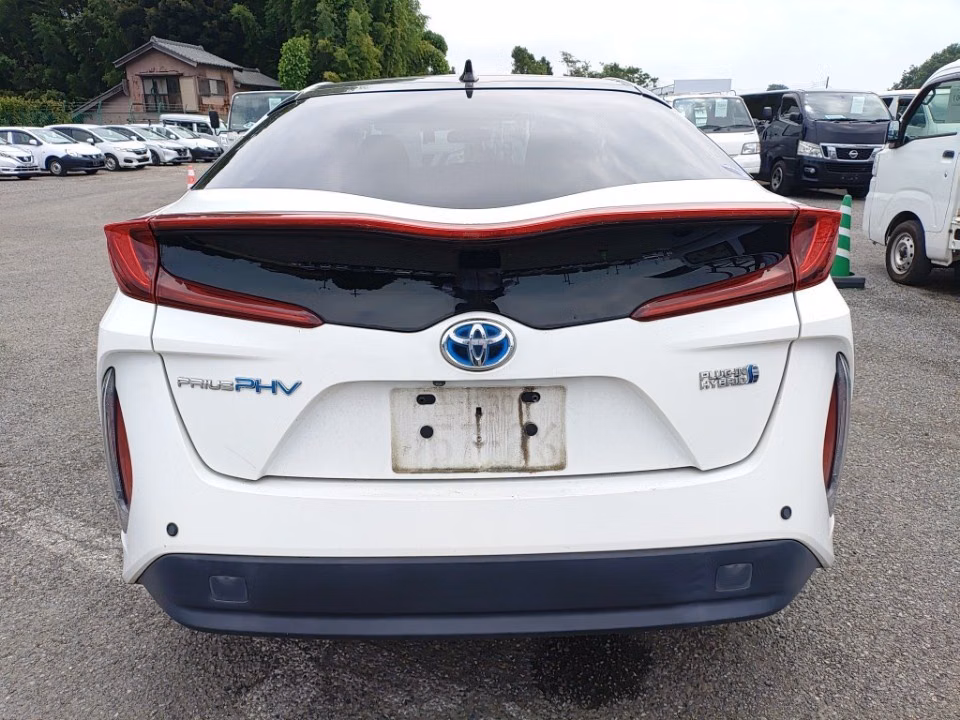 TOYOTA PRIUS PHV