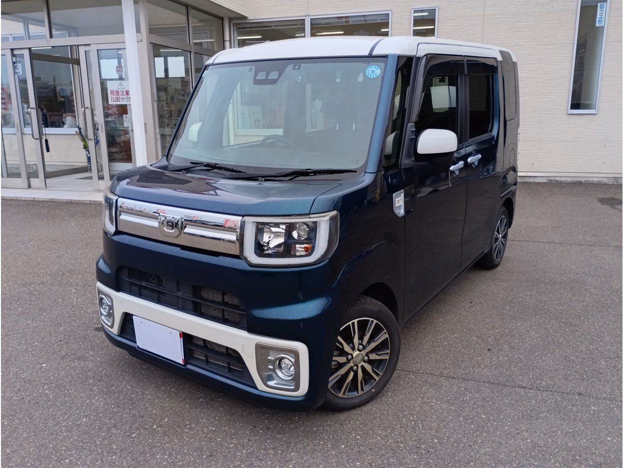 DAIHATSU WAKE