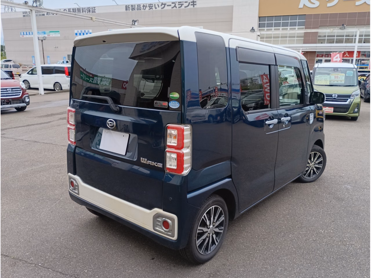 DAIHATSU WAKE