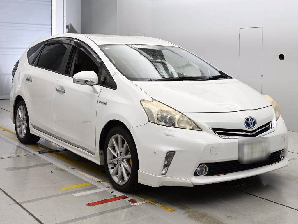 TOYOTA PRIUS ALPHA
