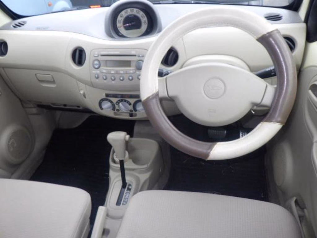 DAIHATSU ESSE